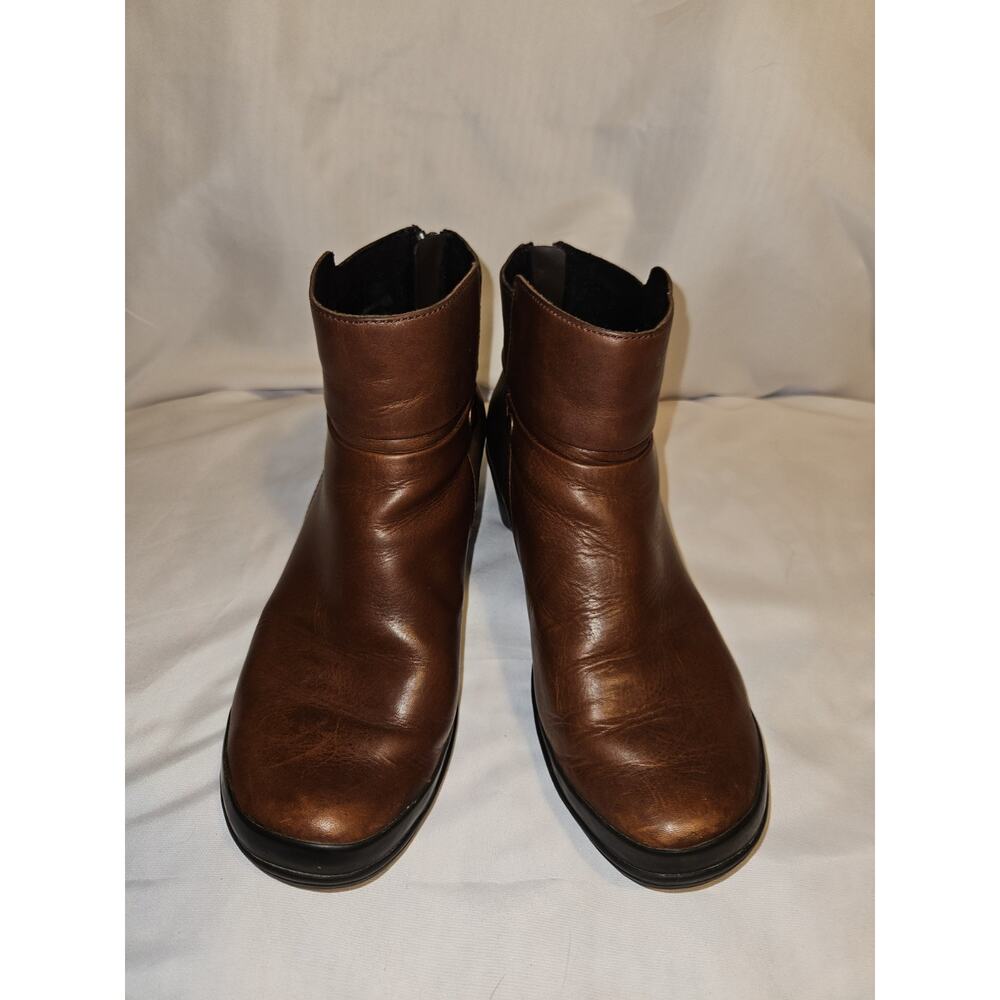 Merrell Perf Women's 7.5 / 38 Brown Leather Ankle Bootie Round Toe Zip Lined